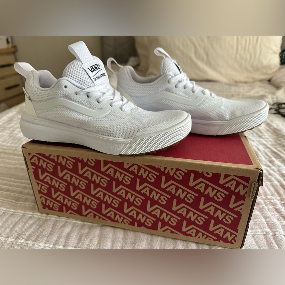 NWT VANS ULTRARANGE